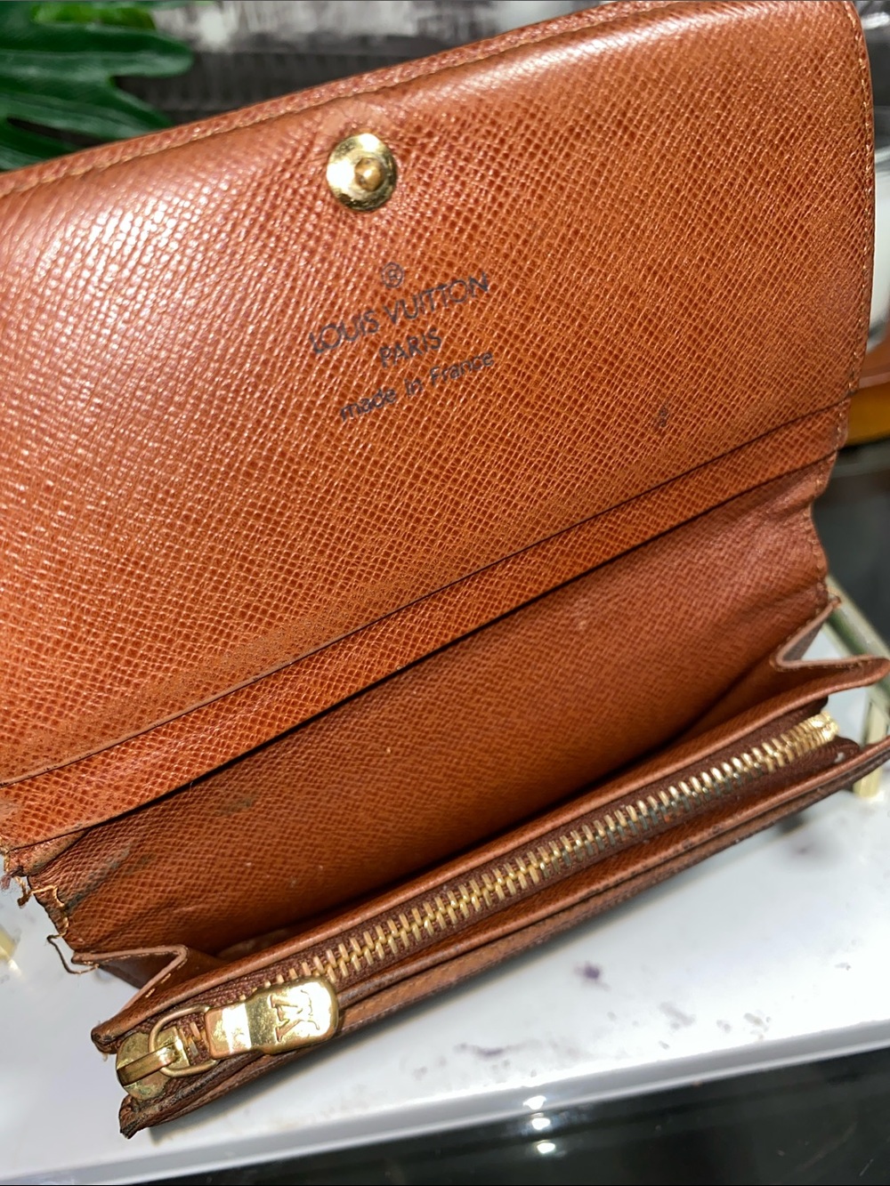 Authentic Louis Vuitton Vintage Monogram Bifold Zippy Wallet - Picture 9 of 17